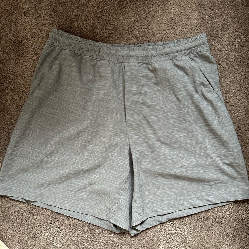 Lululemon linerless pace breaker short, heather grey, size L